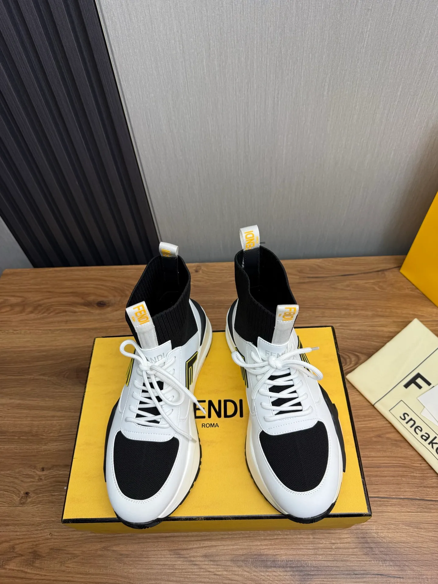 Men's men's shoes 💰560💰 Fendi [Fendi] hot style is on the market 🔥Fashionable casual men's shoes 🔱 Made of original brand fly knit fabric. Original cowhide + breathable mesh lining + sheepskin feet. Perfect shape and top quality, you deserve it 🔜Original rubber outsole, ultra-light, non-slip and wear-resistant 👣 Standard size 38-44